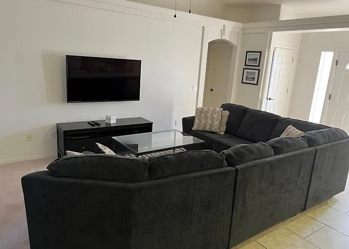 Stunning 4 Bedroom Pool Holiday home Lake Havasu City