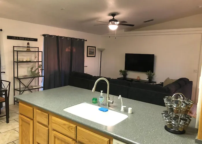 Stunning 4 Bedroom Pool Holiday home Lake Havasu City
