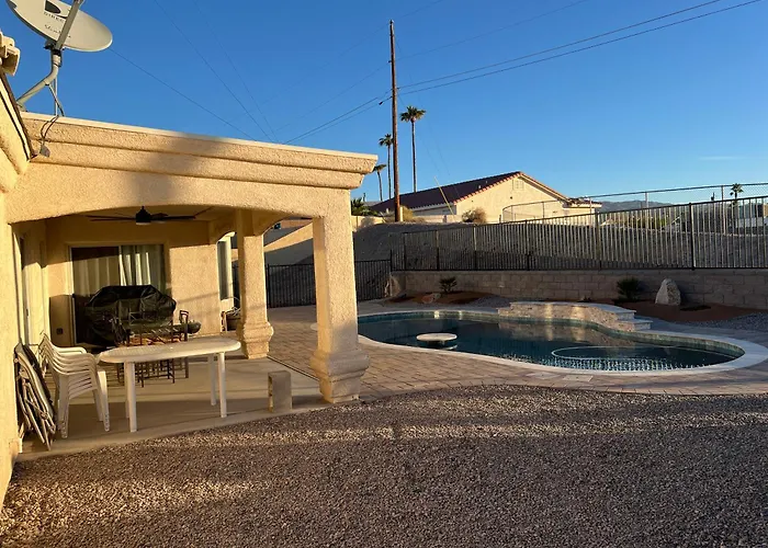 Stunning 4 Bedroom Pool Holiday home *