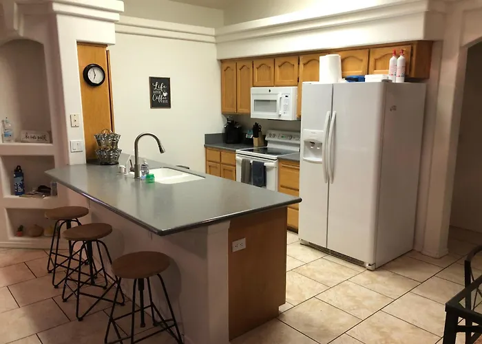 Stunning 4 Bedroom Pool Holiday home Lake Havasu City